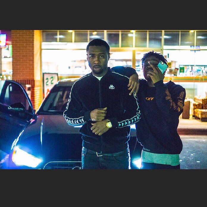 mucho_dinero28's tweet photo. I’m laughing at whoever doubted me 😲😂 Ben Franklins kicking it round me 💸😁💵 She trynna get close to me honestly she tryna f*ck whoever around me 👋🏾💔💯 #str8crack #videoshoot #otw #dinero #mbshit x #mosartrecords #vlone #photoshoot #music #honcho #fried https://t.co/OfYGFyg7PG