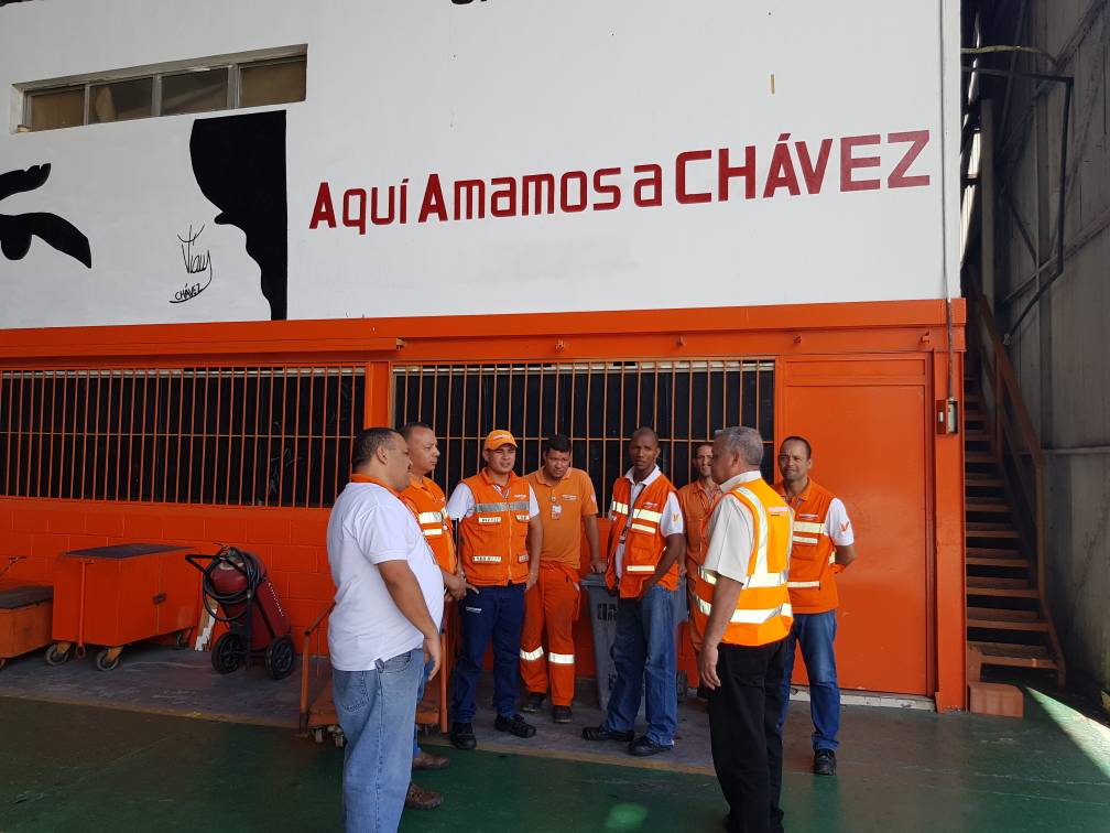 CruzArteagaV's tweet photo. Desde la @LAConviasa tenemos que trabajar fuertemente, día a día para construir una Patria de felicidad, independiente y socialista para todos y todas, así lo soñó nuestro Comandante Supremo, sigamos su Legado... https://t.co/WED2J4G3bG