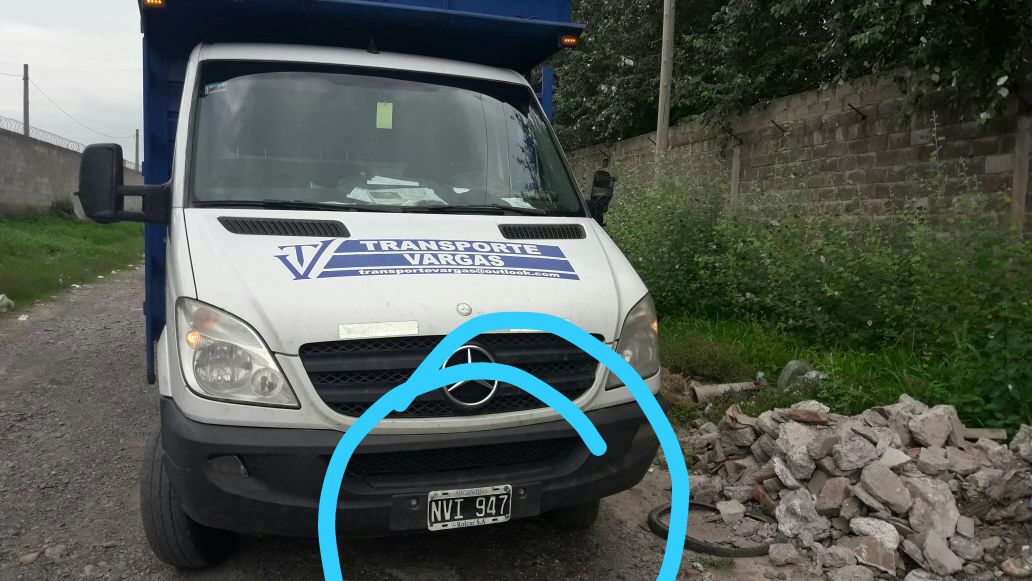 YorMenaOk's tweet photo. #infraganti .Este camión tirando basuras ahora en calle Mar Amarillo Barrio Scalabrini Ortiz..#MultaUrgente. Entre todos cuidamos.
@GustavoSaenzOK @MuniSalta @AmbienteMuni @GestionGalindez @PrensaGSaenz @Saltatransito https://t.co/u5DX9g0ucY