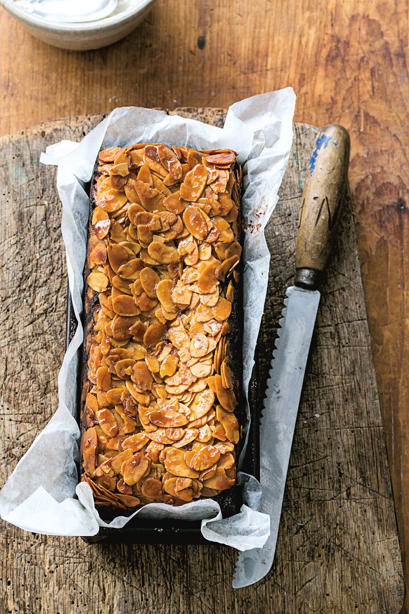 This moist and decadent chocolate, orange and almond loaf cake with a gorgeous caramelised almond brittle crust is sure to have you sneaking back to the tin for more:
thesimplethings.com/blog/chocolate…