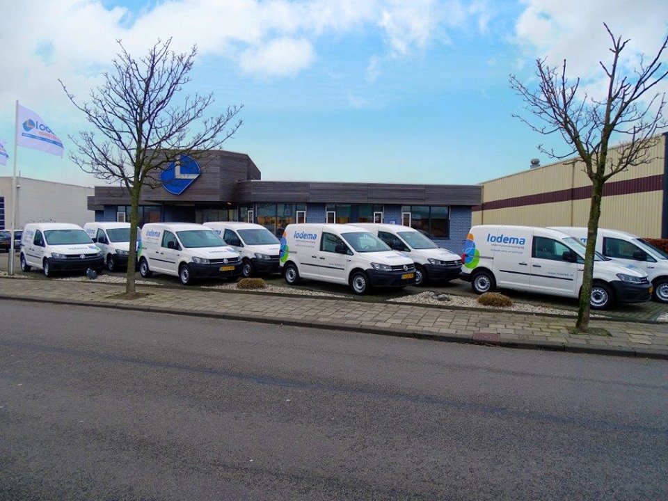 Lodema_et's tweet photo. Door toename van een flink aantal projecten, als gevolg hiervan meer uitvoerende mensen, in combinatie met een nieuw fris logo was dit reden om ons wagenpark uit te breiden. Een mooie samenwerking tussen @Bourguignon en Bourguignon Lease &amp; Verhuur https://t.co/rmz5SYVosa
