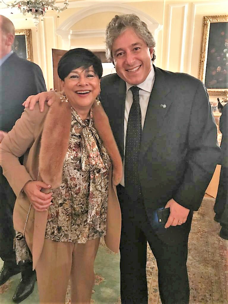 angelaromano7's tweet image. "Regione Lombardia - Assessore Valentina  Aprea-con 'Dote Merito' si è voluto dare ai giovani eccellenti lombardi,viaggi esperienziali alla scoperta del mondo. Prof.Antonio Giordano con azioni internazionali e lungimiranza offre coscienza e conoscenza a tanti giovani!