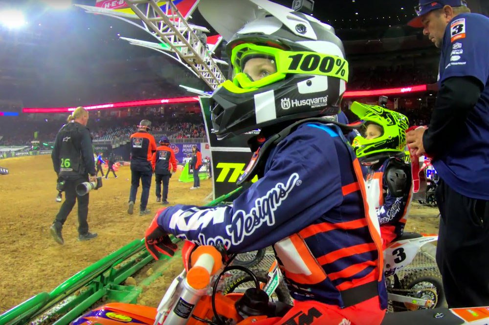 In the Moment – KTM Junior Supercross Challenge cyclenews.com/2018/02/articl…