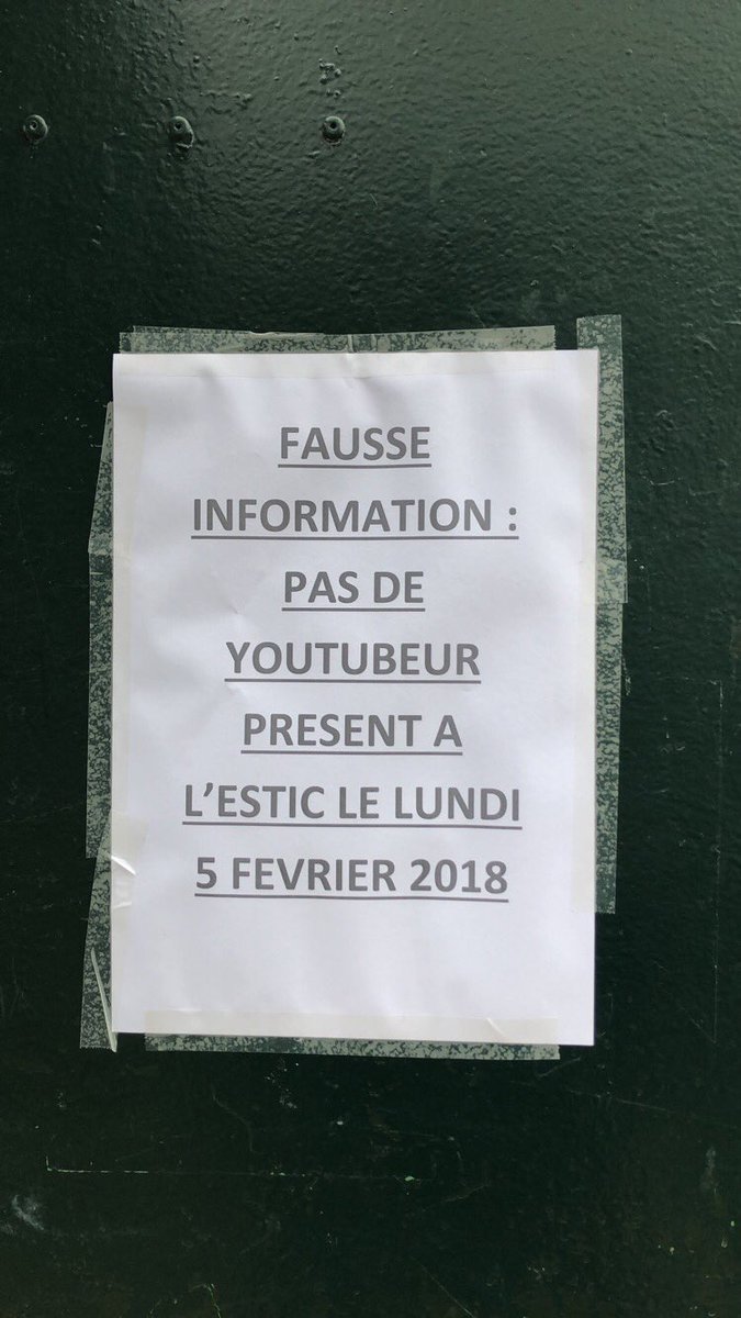 mastuu_'s tweet photo. Mon ancien lycée a essayé de dissimuler ma venue cet aprem ils avaient collé ça sur la porte principale, pas grillé du tout https://t.co/tG2hNACN8C