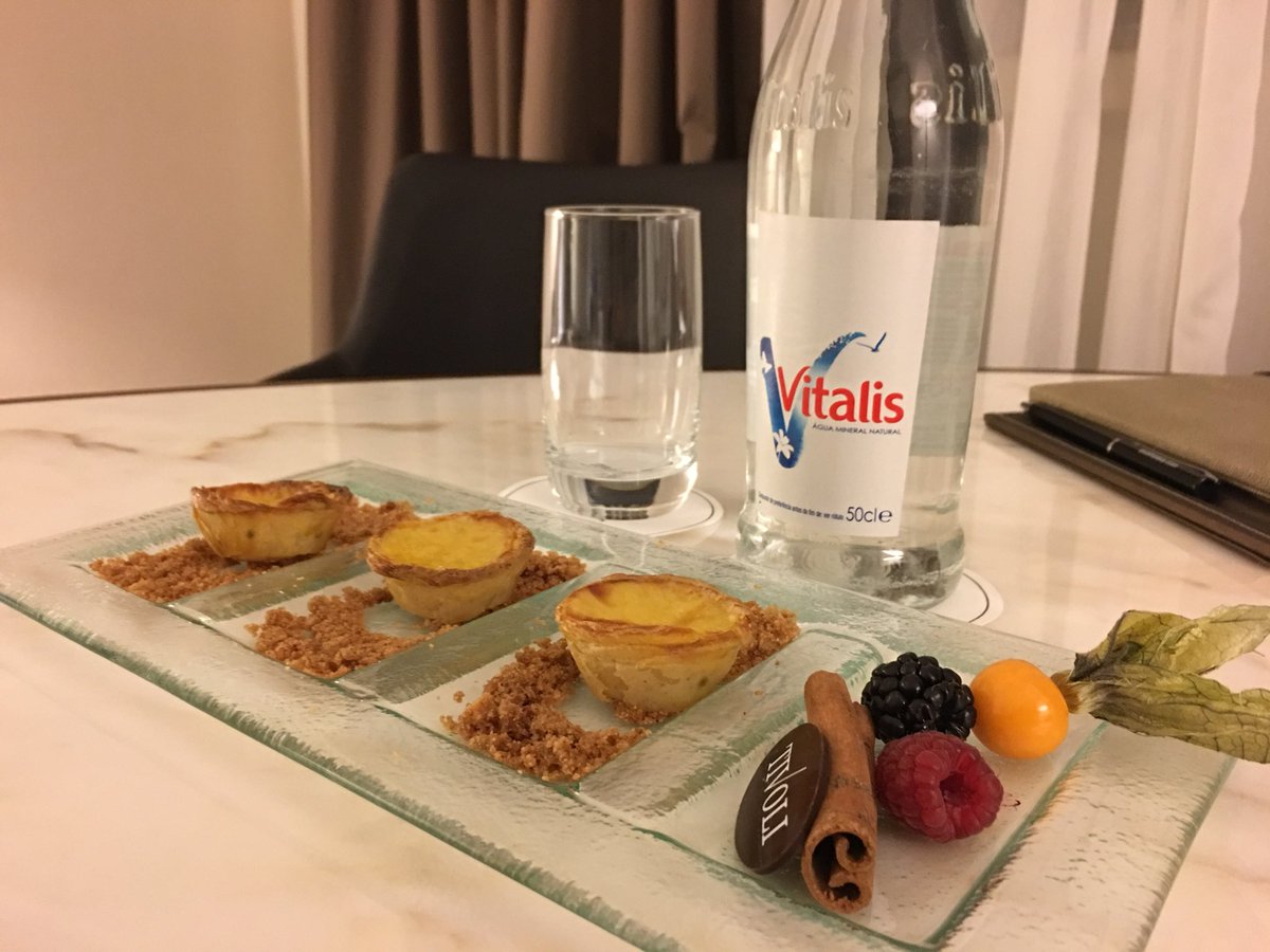 IsabellaBertani's tweet photo. Nice welcome after a long and bumpy trip! @tivolihotels #Avenidaliberdade #Lisbon #IRLisbon18 ✈️ https://t.co/Oa2w8QdUJi
