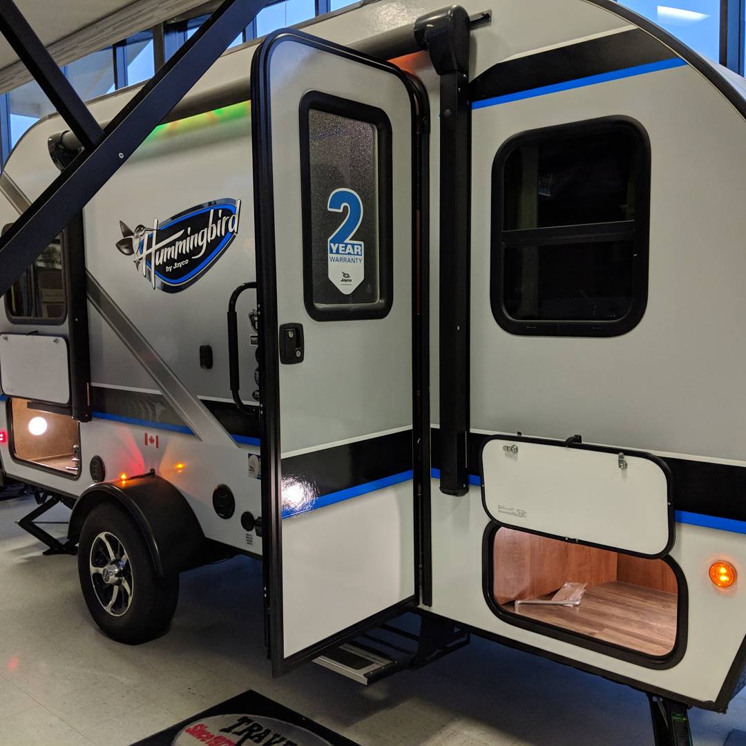 crazeeadventure's tweet photo. Looking for a small trailer
See all the lite weight trailers
@ Traveland RV in Langley
Come in ask for Les
Les is More
#tlrv @taxaoutdoors @airstream_inc
@jaycorv @nucamprv #airstream
#airstreamtrailer #tabtrailer #nucamprv
#cricket #rv #RVLife #rvliving #rvcampingtrip https://t.co/Y0nnThC7wJ