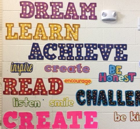 MNPSLibraries's tweet photo. Congratulations to Teacher of the Year- Tia Tate, Librarian at Old Center Elementary School! @MetroSchools #mnpslibhack #TOY2018 #exceedinggreatexpectations https://t.co/Gl8CmTuZ5v