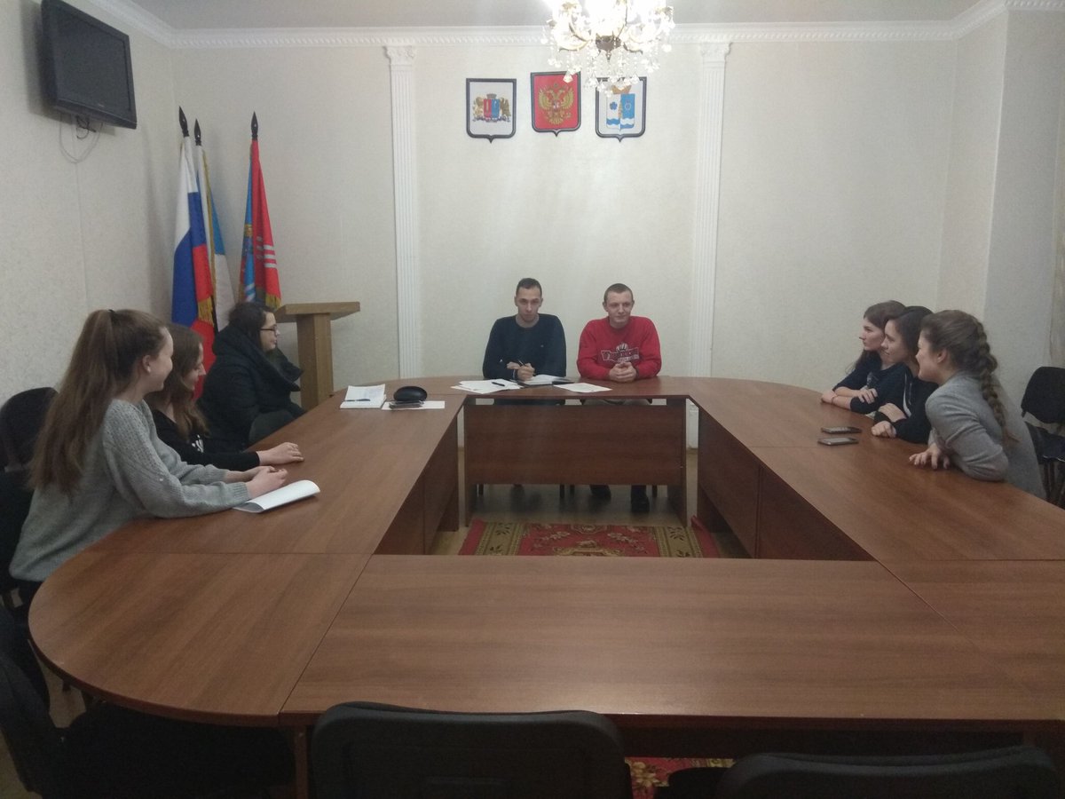 _Alex_Grachev_'s tweet photo. 5 февраля прошло собрание Молодой Гвардии г.  Приволжска. Обсуждены итоги января, скорректирован план работ на февраль. https://t.co/0qMQJ778RI
