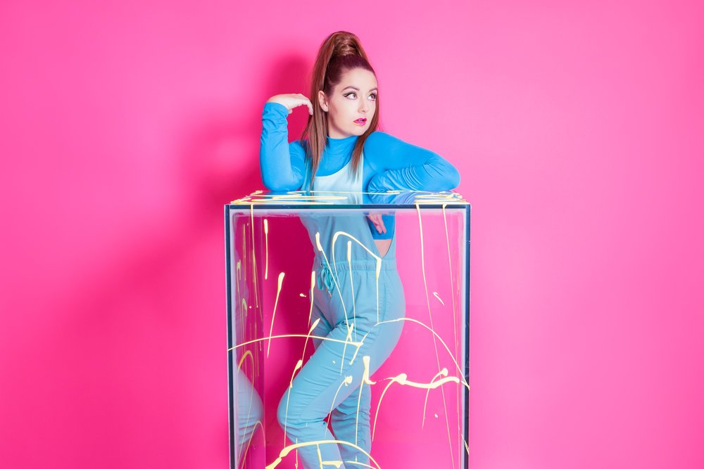jackcullenuk's tweet photo. Earlybirds are just a FIVER to see rising star @HollyBurnComedy, star of that Victoria Beckham 73 Questions spoof, at @GreenRoomsHotel's February comedy club on Thurs 22nd: https://t.co/hmmSbtmJsy https://t.co/KZb9FuaUIv