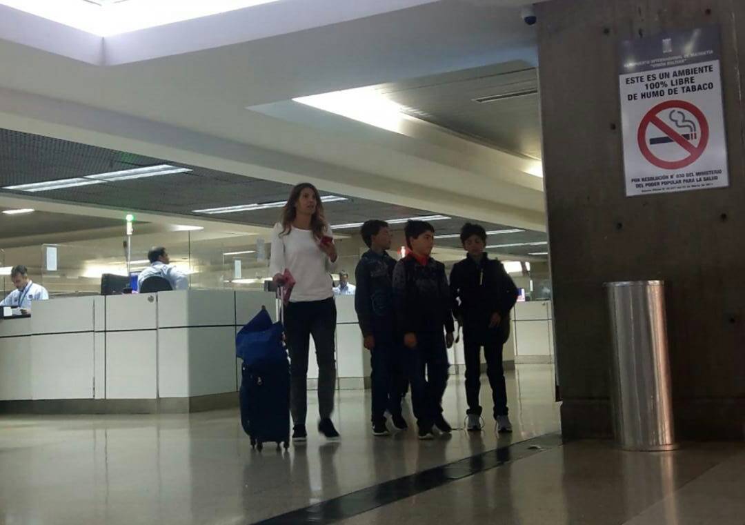 elbichit00's tweet photo. #JesusFariaALa1 Entérese Cejotas sale de Venezuela con destino a República Dominicana. No perdió la primera oportunidad para salir del país, de que será que proteje a sus hijos, que está planeando la oposición venezolana https://t.co/eHWhdWWDGW