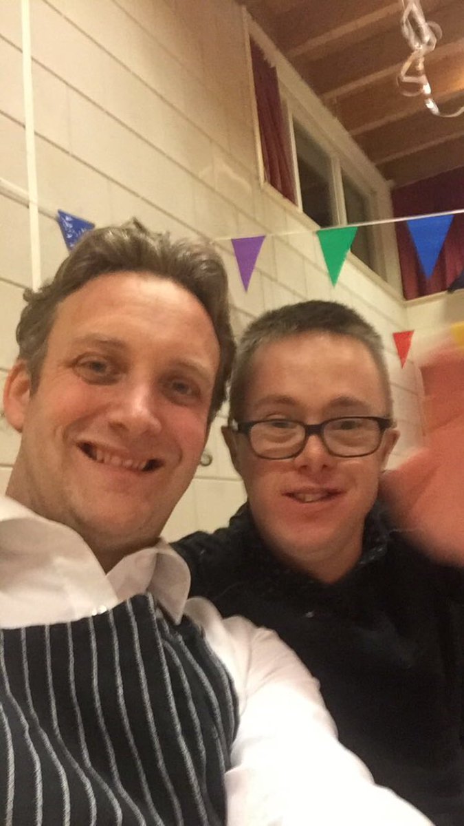 PieterVerhoeve's tweet photo. Met het college @GemOudewater koken bij Onderling Sterk. Mooie club die al twintig jaar wekelijks vers voor elkaar kookt #gefeliciteerd https://t.co/f5PP4FJ2nc