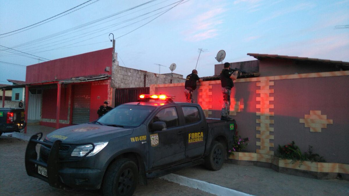mprn_imprensa's tweet photo. #MPRN - PM suspeito de chefiar milícia é preso em ação da Força Nacional https://t.co/BYix7lWtyF https://t.co/matfsSoYXV