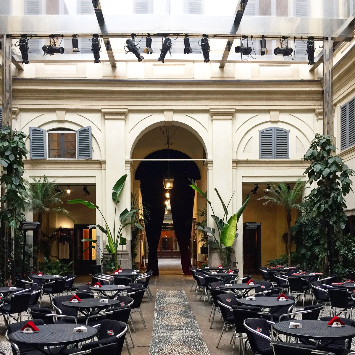 campidesign's tweet photo. Martini bar in the daylight. Covered courtyards always fascinating us 
#milan #madeinitaly #campidesign #architecture #design #martini #bar #architects #courtyards #style #inspiration https://t.co/ztEu2mQnwQ