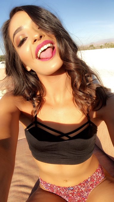 Which view do you prefer ?😏 https://t.co/MTPw3M1Fl9<a href="/tag/oops"class="tags"><span>#oops</span></a>