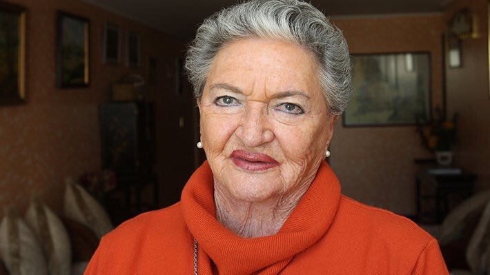 PompeFranceVPO's tweet photo. Expresamos nuestras más sinceras condolencias por el lamentable fallecimiento de Mme. Margot Duhalde Sotomayor (Q.E.P.D.) (1920-2018), primer mujer piloto de 🇨🇱, de destacada trayectoria internacional y que durante la 2a Guerra Mundial luchó por la Fuerzas Francesas Libres. https://t.co/ZQQ7jrUUcC