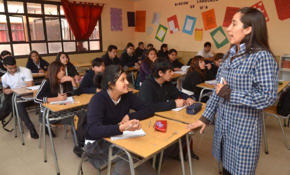 altlayer_badges's tweet photo. #Opinión - Evaluar a los docentes, no implica mejorar la educación https://t.co/Xe3BwMUunb https://t.co/teoClK16L0
