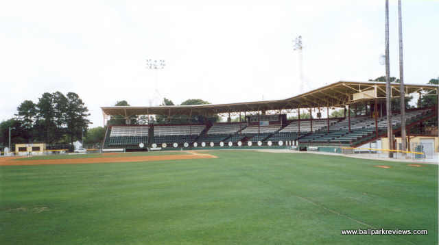ballparkreviews's tweet photo. Wonderfully maintained, Fleming Stadium in Wilson (NC) is home to the @WilsonTobs of the @CPLBaseball. Last used professionally in 1973, it is also home to the @ncbaseballmuseu. https://t.co/LjdAJZAyc4 #wilsonnc #wilsontobs #coastalplainleague #ncbaseballmuseum https://t.co/W0XIwVenNt