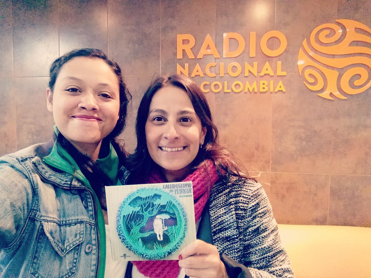 efilambuley's tweet photo. En @radionacionalco :) con Luisa Piñeros 95.9 fm en Bogotá. :) #ElAtardecer #EfiLambuley @festivalcentro  @fundaciongilbertoalzate . Miércoles 4pm en el @TeatroLaCande (laria) :v jaja https://t.co/9K1dzJylRP