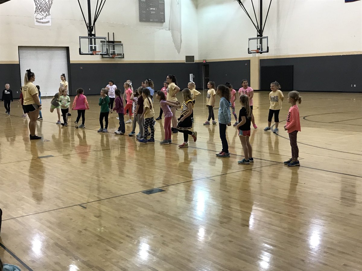 RHSZebraCheer's tweet photo. 2018 Winter Cheer Clinic #ZebraNation #ZebraCheer https://t.co/BUkTGcOrSP