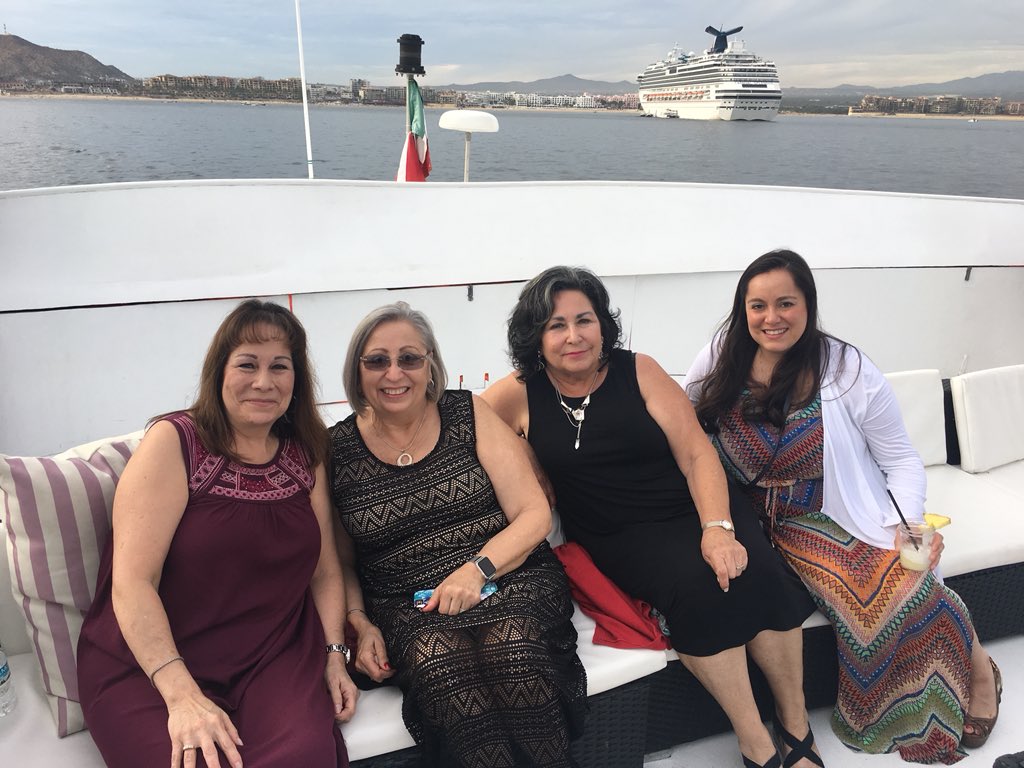 NoraSan67749488's tweet photo. Saludos from Cabo!!Chef at Sea#eventsofalifetime@diamondresorts#caboazul https://t.co/CAqZ6xVys0