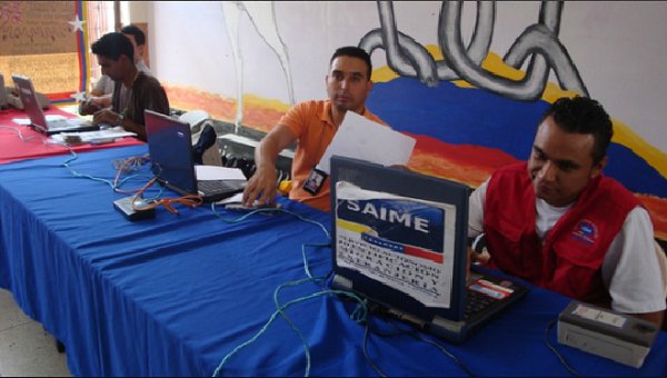 AmaneceNTN24's tweet photo. [#PARTICIPE] ¿Qué opina de las denuncias sobre la presunta venta de pasaportes venezolanos dentro del Servicio Administrativo de Identificación, Migración y Extranjería (Saime)? https://t.co/0kelCiOtsa