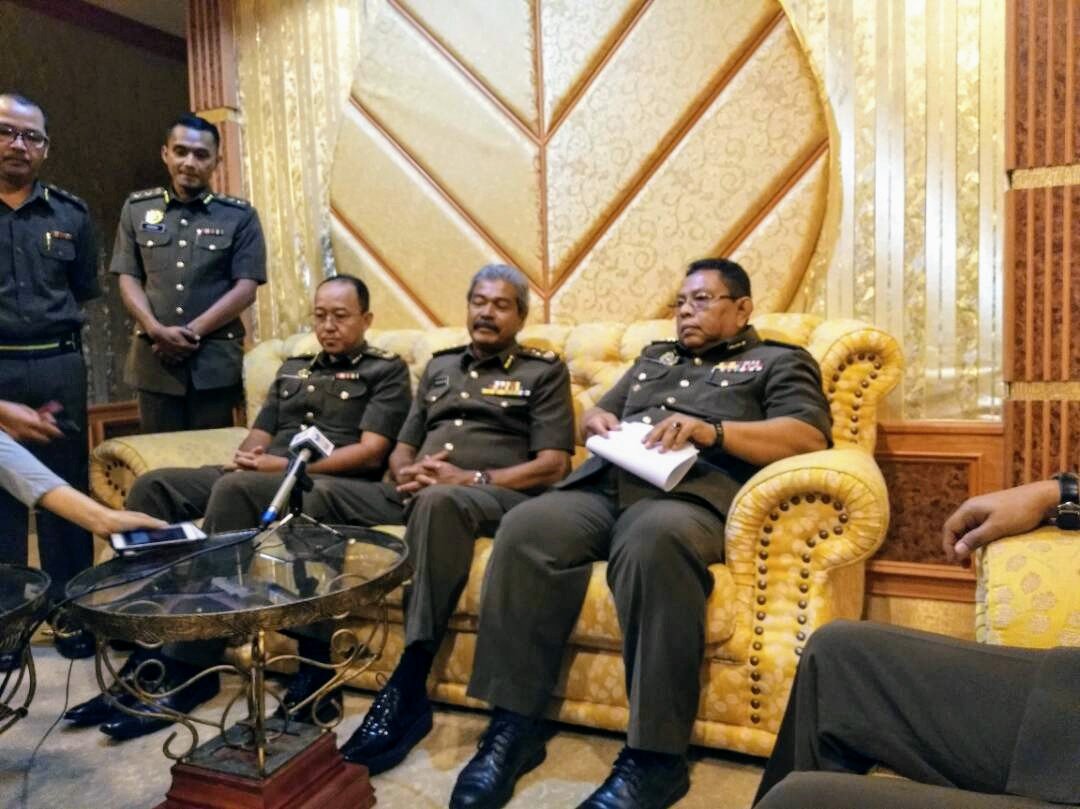 kamarudin_rapig's tweet photo. Hadir di Majlis Pemakaian Pangkat Bersekutu peringkat RELA Negeri Perak dan Pulau Pinang semalam. #setiaberbakti @relamalaysia @KDNPUTRAJAYA @zulkifliabidin @RELA_Perak @Rela_Penang https://t.co/LsefXsNoT1