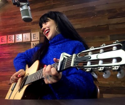 jessiecervantes's tweet photo. Escuchas la entrevista con @monlaferte a quien siempre nos da gusto recibir en #JessieEnExa 🤗 No te pierdas la versión acústica de #AntesDeTi seguro te va a encantar igual que a nosotros 😉 #AntesDeTiMon https://t.co/tLlC2XFKQ5