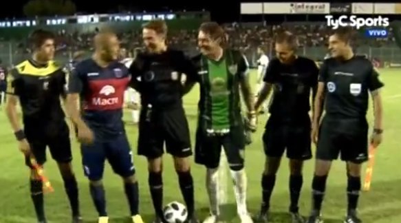 En la foto el <a href="/chinolunaok/">Chino Luna</a>  y <a href="/luisardente/">LUIS ARDENTE</a>

COMIENZA EL PARTIDO ⚽️