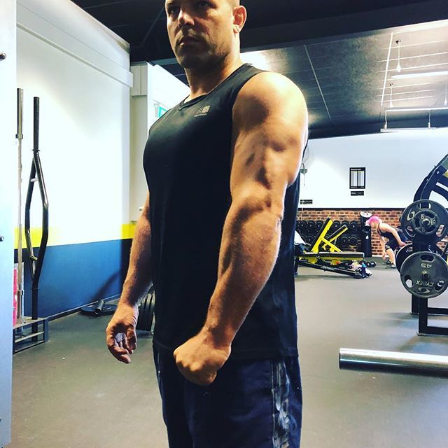 coachalanorr's tweet photo. Triceps blast
Bench Dips 40 x 3
Triceps Pushdown 12 x 1, 10 x 2, 8 x 1, 15 x 1
Triceps Kickback 12 x 3, 10 x 2, 15 x 1
Push Ups 30
#personaltrainer #workout #armtraining #workoutmotivation #gym #gymmotivation #workoutblast https://t.co/b1Aj6D7CsX