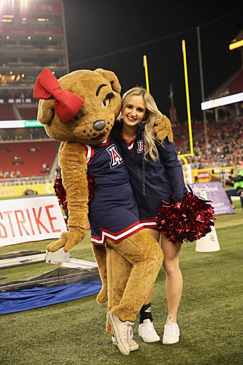 Meet Quinn, this weeks cheerleader of the week! She was chosen for all of her hard work through out this season and her willingness to try new things. Quinn recently received the Rising Star Award from the Professional Women in Business of Eller. We are so proud of you Quinn😍
