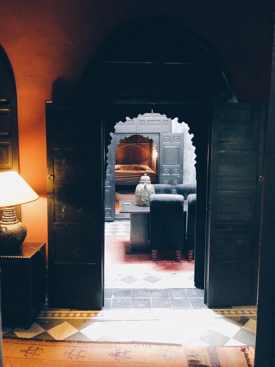 lalessiuccia's tweet photo. Per un'immersione totale nella cultura locale devi soggiornare in un #Riad a #Marrakech.
Tante stanze su più piani, un cortile interno, spesso fontane e piscine.
Sono stata al #dardarma #instadarma ... giurin giuretta la prossima volta soggiorno qui.
#tiraccontoilmarocco https://t.co/M5VfulnEtA