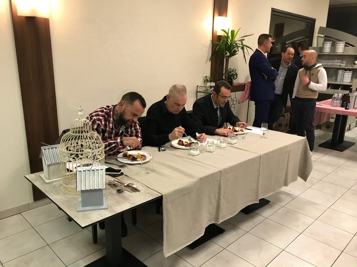 umontpellier's tweet photo. Les étudiants du DUT Techniques de Commercialisation @iutbeziers @umontpellier font leur CONCOURS CULINAIRE, 5 restaurants Biterrois en lice pour sublimer un menu de la SAINT VALENTIN. #saintvalentin #beziers #restaurant https://t.co/mAoEwZZBVf