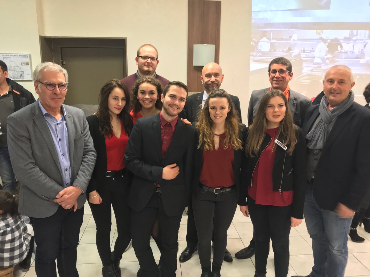 umontpellier's tweet photo. Les étudiants du DUT Techniques de Commercialisation @iutbeziers @umontpellier font leur CONCOURS CULINAIRE, 5 restaurants Biterrois en lice pour sublimer un menu de la SAINT VALENTIN. #saintvalentin #beziers #restaurant https://t.co/mAoEwZZBVf