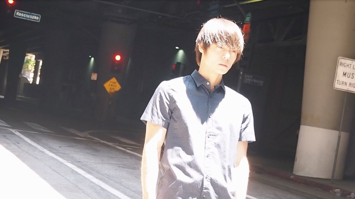 シラトリユリ Pa Twitter カッコイイ なんか映画のワンシーンみたいなカットだね 光のコントラストが不思議で面白いな 窪田正孝 窪田正孝カレンダー T Co I8aab24bf1