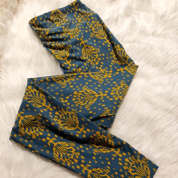 AmberTen's tweet photo. So good I had to share! Check out all the items I'm loving on @Poshmarkapp from  @Paige_LA  : https://t.co/iV0hcgTbwM https://t.co/Y8Edfk4v2v