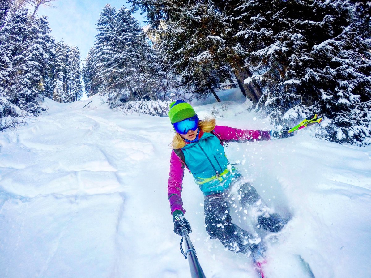 AlbaDeSilvestro's tweet photo. Boom!🔥#skimogirl #powder #speedup #visionofemotion @adidaseyewear @dynafitNA @VisionOfEmotion https://t.co/FpqMygIMts