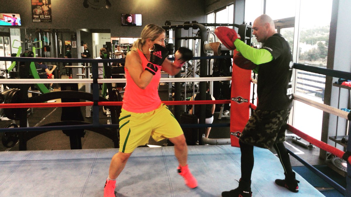 NikkiAdler's tweet photo. #day3 #training #boxing #sport #espana #coachroman #pratzentraining #technik #koordination #speed #learn #spain #mondaymotivation #montag #trainingslager #trainingscamp #champion #nikkiadler https://t.co/cXh2rSV1ZV