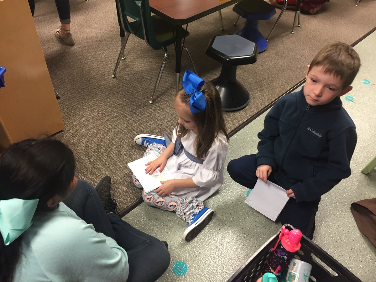 KBallardCSISD's tweet image. Our Kindergarten students in Mrs. Simpson&apos;s class became authors. The Pecan Trail students came to her class last Friday to have the students read their books to them @greensprairie #SuccessCSISD
