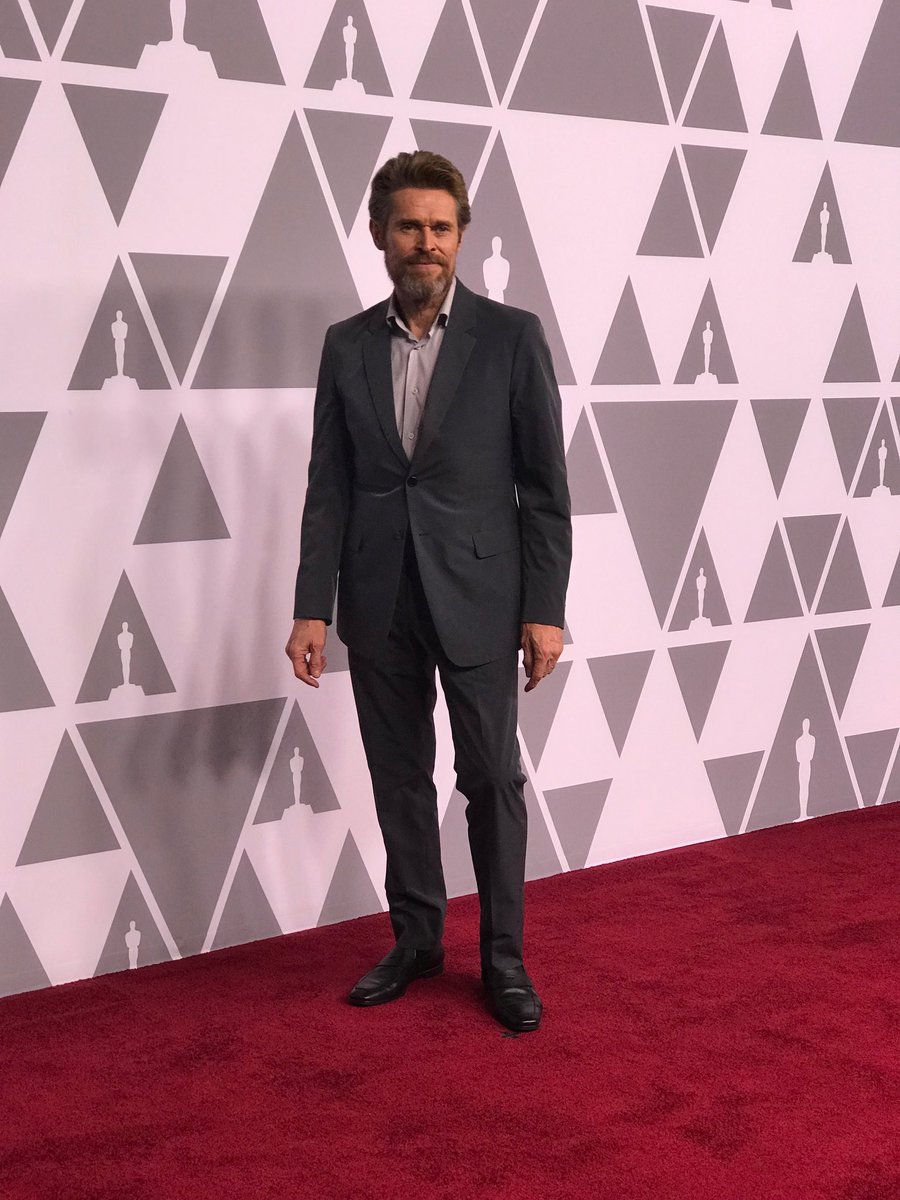 The #OscarsLunch red carpet is now open.