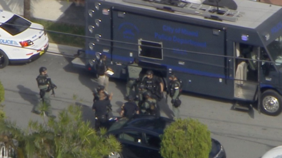 #UPDATE Lockdowns lifted at 2 Miami schools after possible hostage situation bit.ly/2nLz4WA?utm_so… https://t.co/my8VdIVqE1