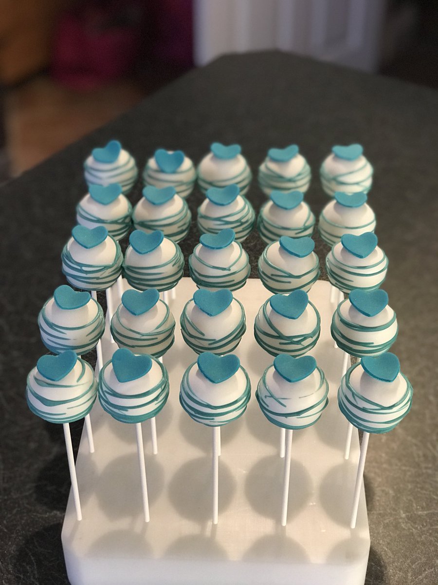 petite_pops's tweet photo. Some very yummy cakepops for a beauty salon del’d today #petitepops #nmummieshour #smallbusiness https://t.co/gIlpdwJ9NG