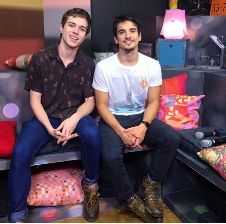 MaikPMoraes's tweet photo. @luisgalves_  e @gabcalamari já estão prontos para iniciar o Ao vivo no @gshow @malhacaogshow 
#Galipe 🎨
PS: Gab,amo essa bota,acho ela muito estilosa.Obrigado
#Malhação https://t.co/J7X6Z8IGuG
