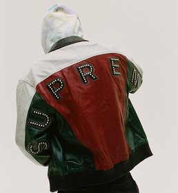 ToeBoxUK's tweet photo. Supreme has released the first official teaser image from their latest season, how are you feeling about it? 

The full preview and lookbook should be just around the corner!

https://t.co/khCaCpaEan https://t.co/RBsSgpfywn