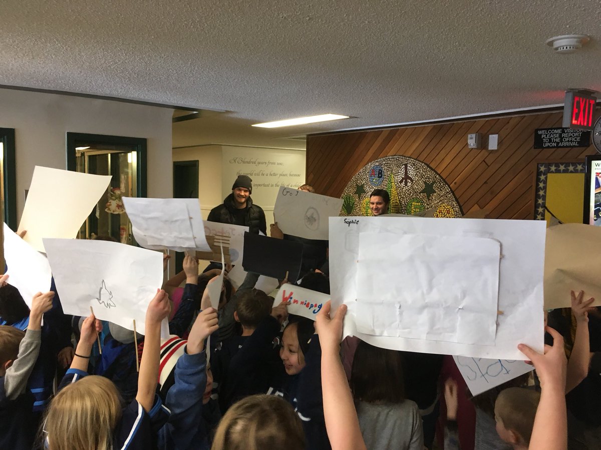 StrongFree67's tweet photo. #ReadingTakesFlight @NHLJets #Winnipeg #StrathmillanSchool #Room13 what a cool experience for my daughter’s class #Thanks @TNYouthFDN  💙✈️🏒 https://t.co/Xc2KLrSdMl
