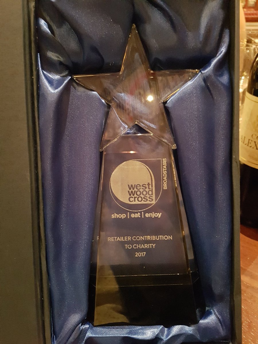 piddilady's tweet photo. So proud of my team right now! Won this for our fundraising events in our shopping centre. @CLIC_Sargent @MlcSignet @WestwoodCross @emmah1971 @VictoriaJ425 https://t.co/6nz3aHD9TD
