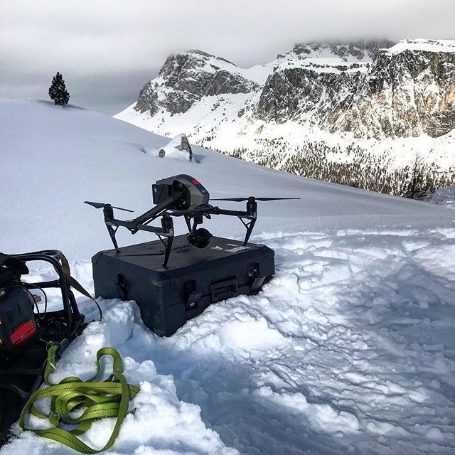FleyeAerial's tweet photo. The more we fly this fantastic machine the more we love it! Inspire 2 in the Italian Dolomites at -15!
#drone #filming #aerialfilming #aerialphotography #dronefilming #dji #inspire2 #mountians #snow #winter #cold https://t.co/IrEDdB45z8 https://t.co/hLzwvNNcGD