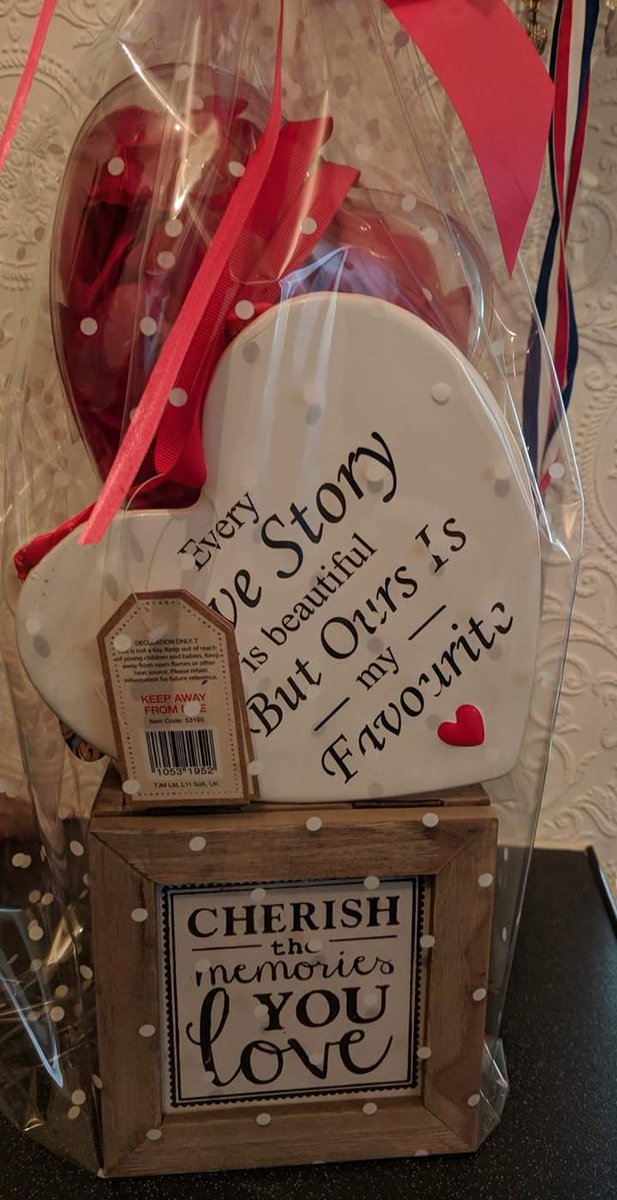 Beaut1fulThings's tweet photo. #StHelensHour valentines gifts now available at the shop @8CorporationSt @TreasuredUk @sally_coomber @Cornucopia123 @DormouseRecords @sthphotostudio @ThisLilPigeon @PasssoulStudio https://t.co/PrZbS44P6Q