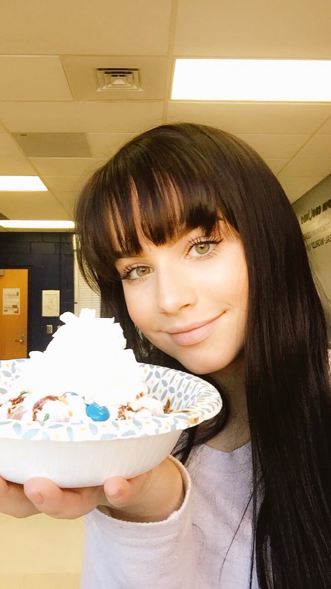BlayCray's tweet photo. Help me out, like & rt❤️#SundaeChallenge @CoachZKliewer https://t.co/VOSVb6YnWy