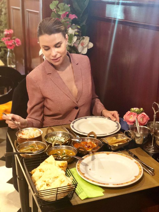 Esta noche toca cenita tradicional India en @Purnima_Hindu !! 💕Como disfruto de ser vegetariana en sitios<a class="tags" target="_blank" title="On Twitter" href="/?out=eyJ0eXAiOiJKV1QiLCJhbGciOiJIUzUxMiJ9.eyJpYXQiOjE3MjMwMjgxNzgsImlzcyI6InR3cG9ybnN0YXJzLmNvbSIsIm5iZiI6MTcyMzAyODE3OCwiZXhwIjoxNzU0NTY0MTc4LCJyZWRpcmVjdF91cmwiOiJodHRwczovL3R3aXR0ZXIuY29tL1B1cm5pbWFfSGluZHUifQ.rlhG8hlnqNUVd7ar0oe3w8v01o6xw8E_sj84bp4UKI8DXsFlpREy9fPxjULUDmmh_RCo6g9bL0hj1bhIiFXB3A">@Purnima_Hindu</a><a href="/tag/sqcommunication"class="tags"><span>#sqcommunication</span></a><a href="/tag/purnimagoya"class="tags"><span>#purnimagoya</span></a>