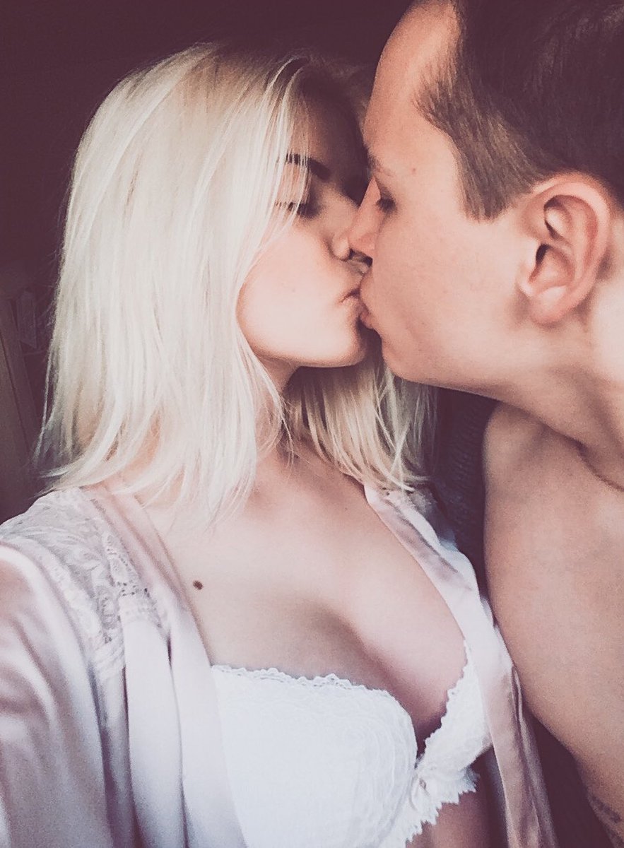 Monika_monyasha's tweet photo. Не могу не выложить эту супер нежную фотку 🌸😌🌸💋🌸 https://t.co/QdjakOFDiC